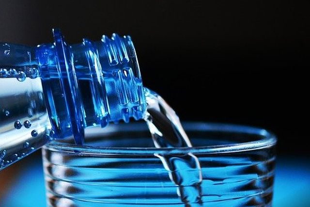 Woda wodorowa – czy naprawdę wspomaga zdrowie?